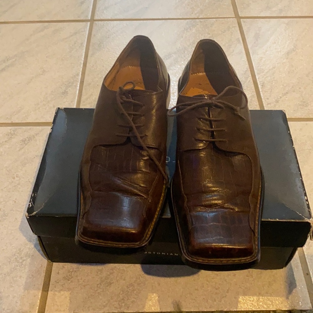 Men’s brown shoes